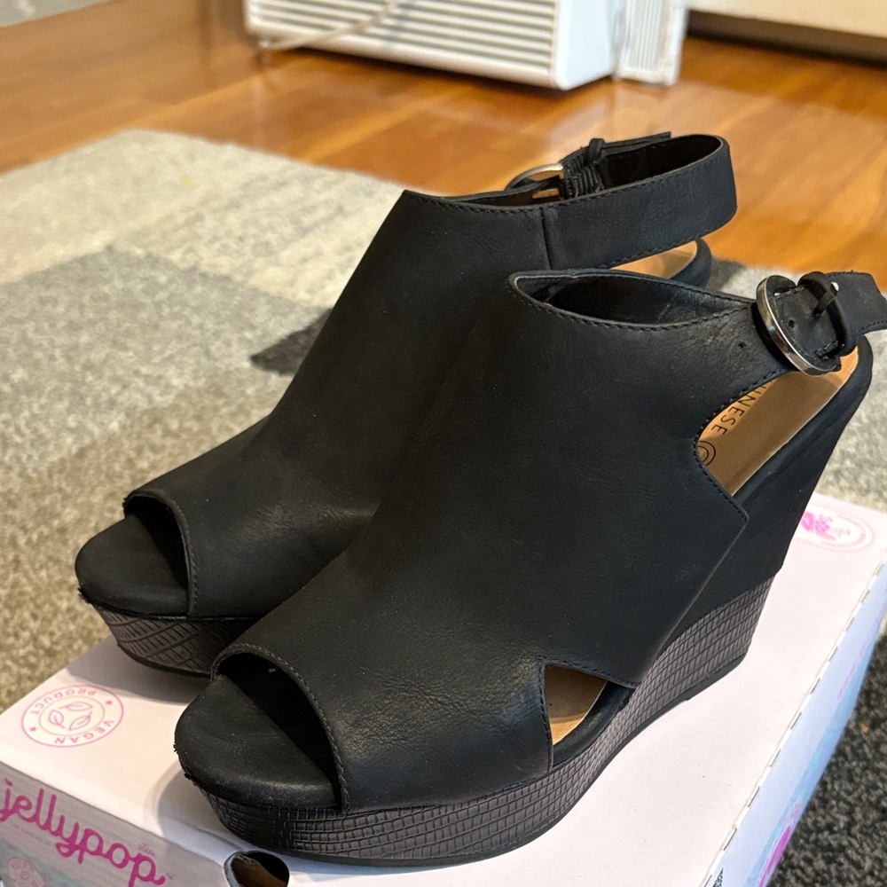 Chinese laundry Black Peep-Toe Wedges